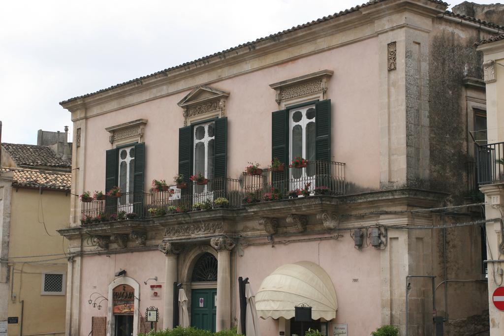 מודיקה Palazzo Il Cavaliere B&B De Charme מראה חיצוני תמונה