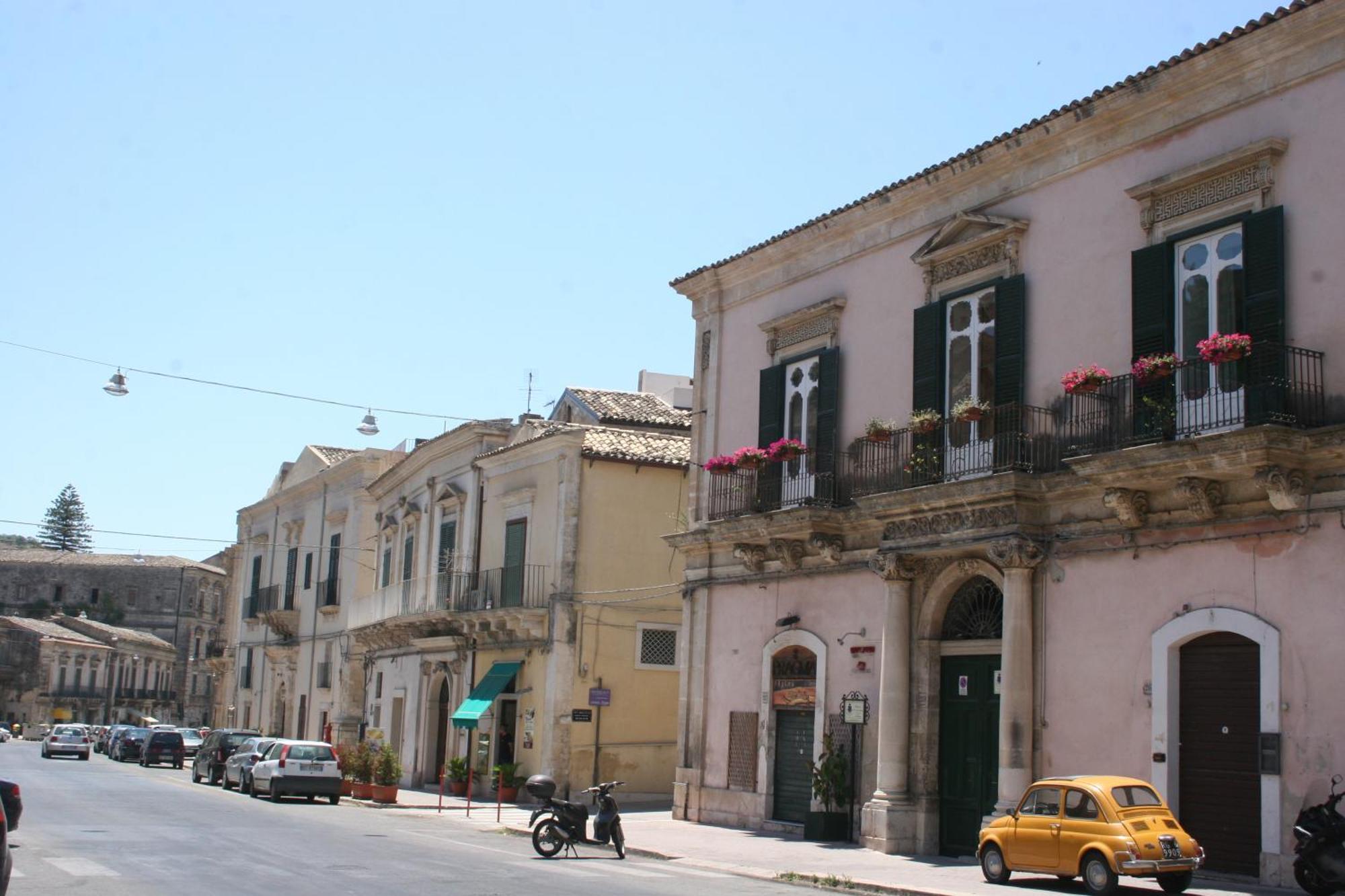 מודיקה Palazzo Il Cavaliere B&B De Charme מראה חיצוני תמונה