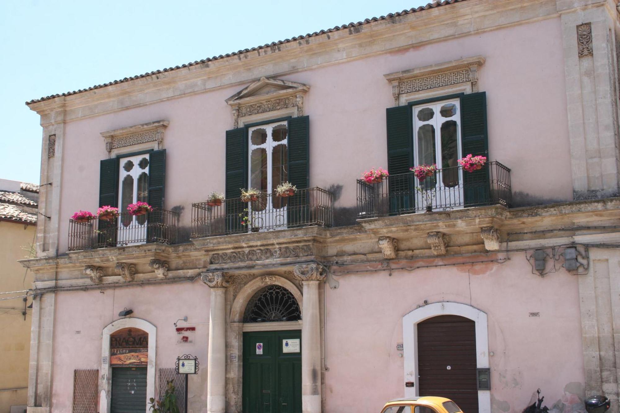 מודיקה Palazzo Il Cavaliere B&B De Charme מראה חיצוני תמונה
