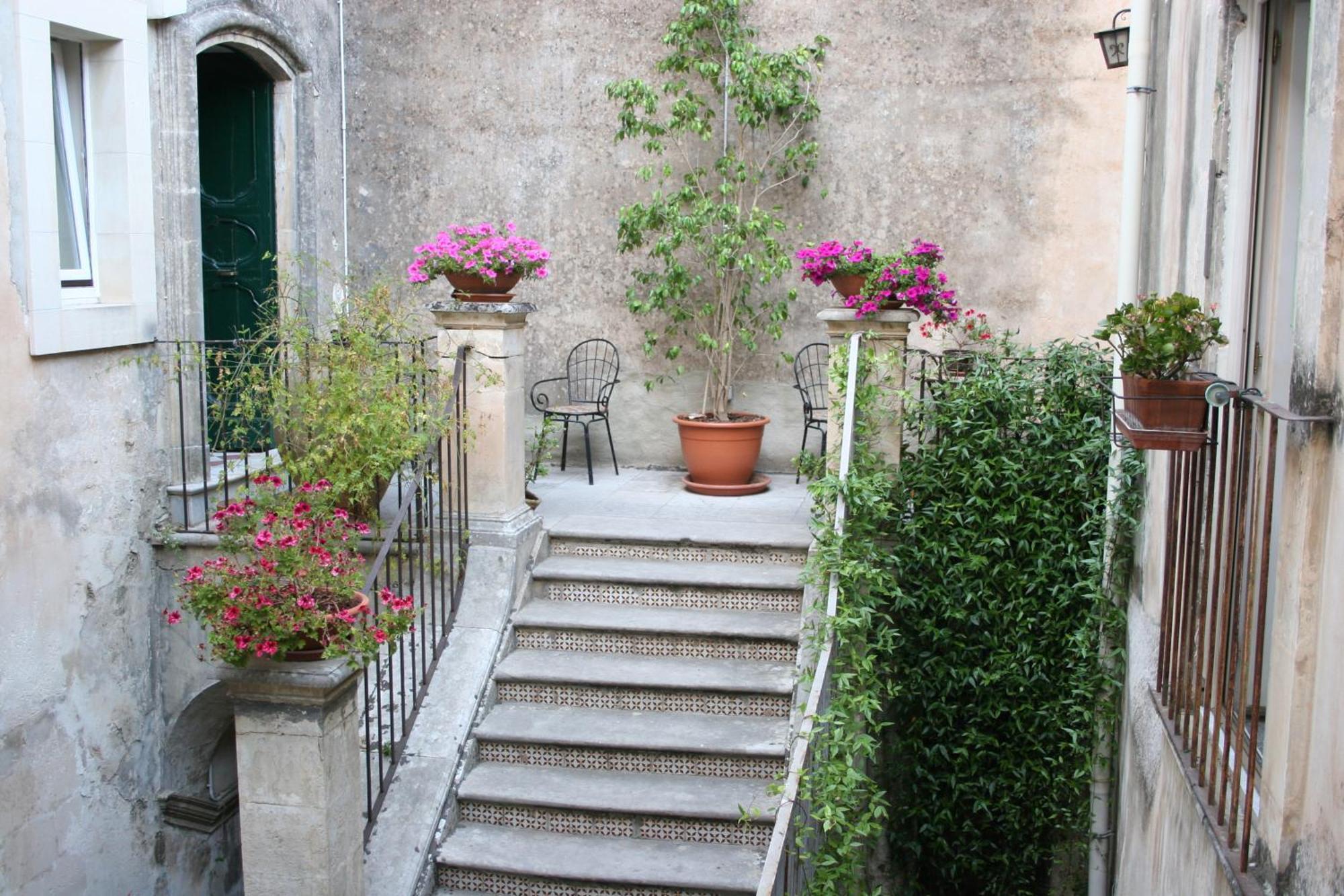 מודיקה Palazzo Il Cavaliere B&B De Charme מראה חיצוני תמונה