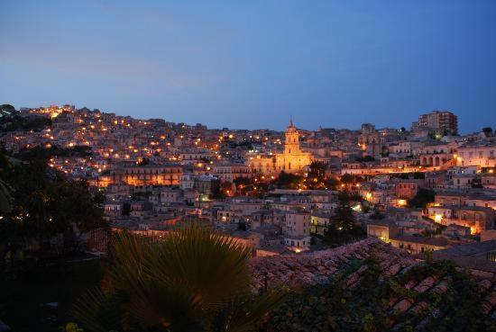מודיקה Palazzo Il Cavaliere B&B De Charme מראה חיצוני תמונה