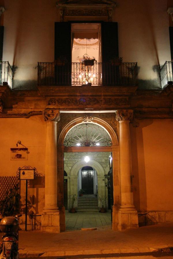 מודיקה Palazzo Il Cavaliere B&B De Charme מראה חיצוני תמונה